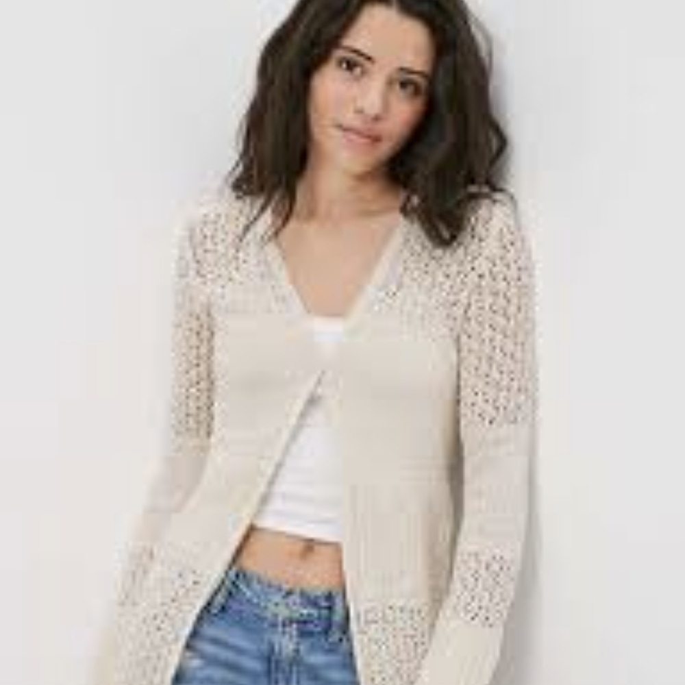 EUC American Eagle Women's Cream Crochet Knit Cardigan Sweater. Size L